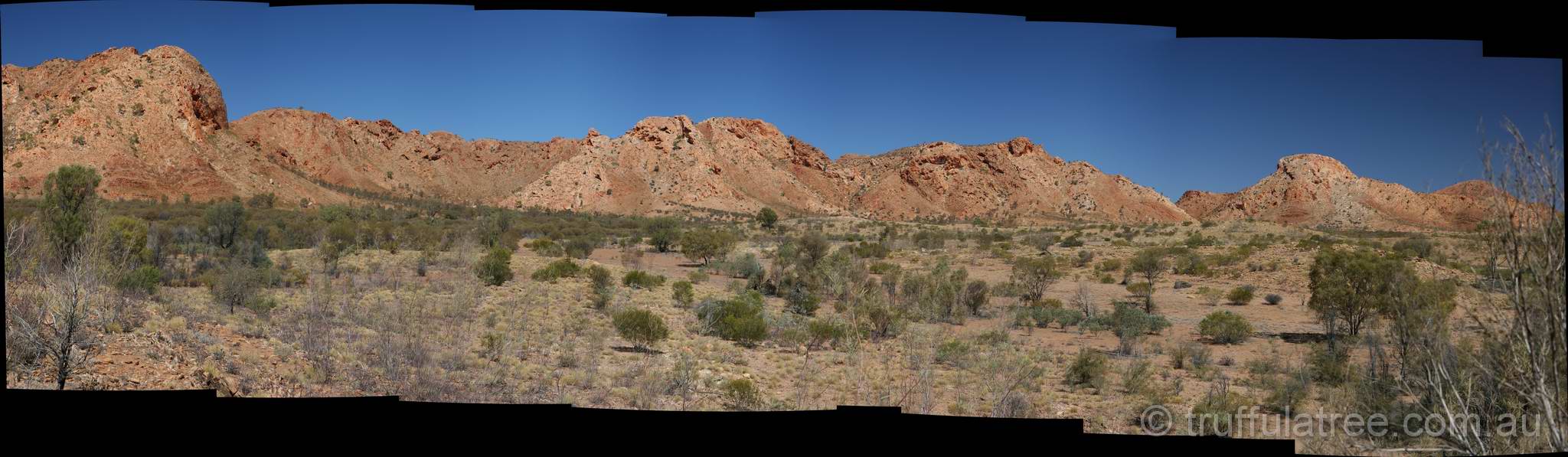 gossesbluff_inside_panorama.JPG